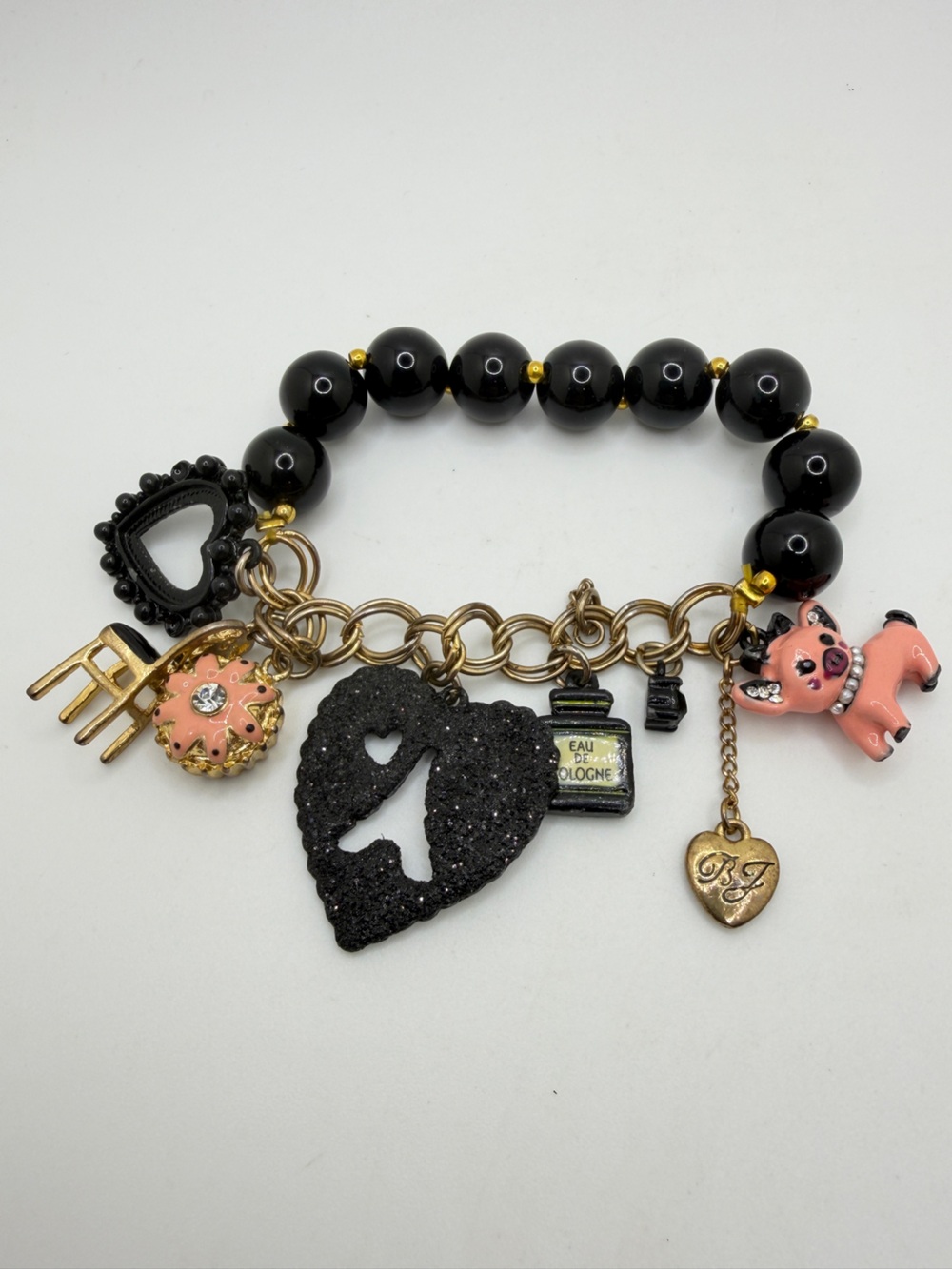 BETSEY JOHNSON Stretchy, gold tone metal, acrylic, charm bracelet! - Picture 7 of 11